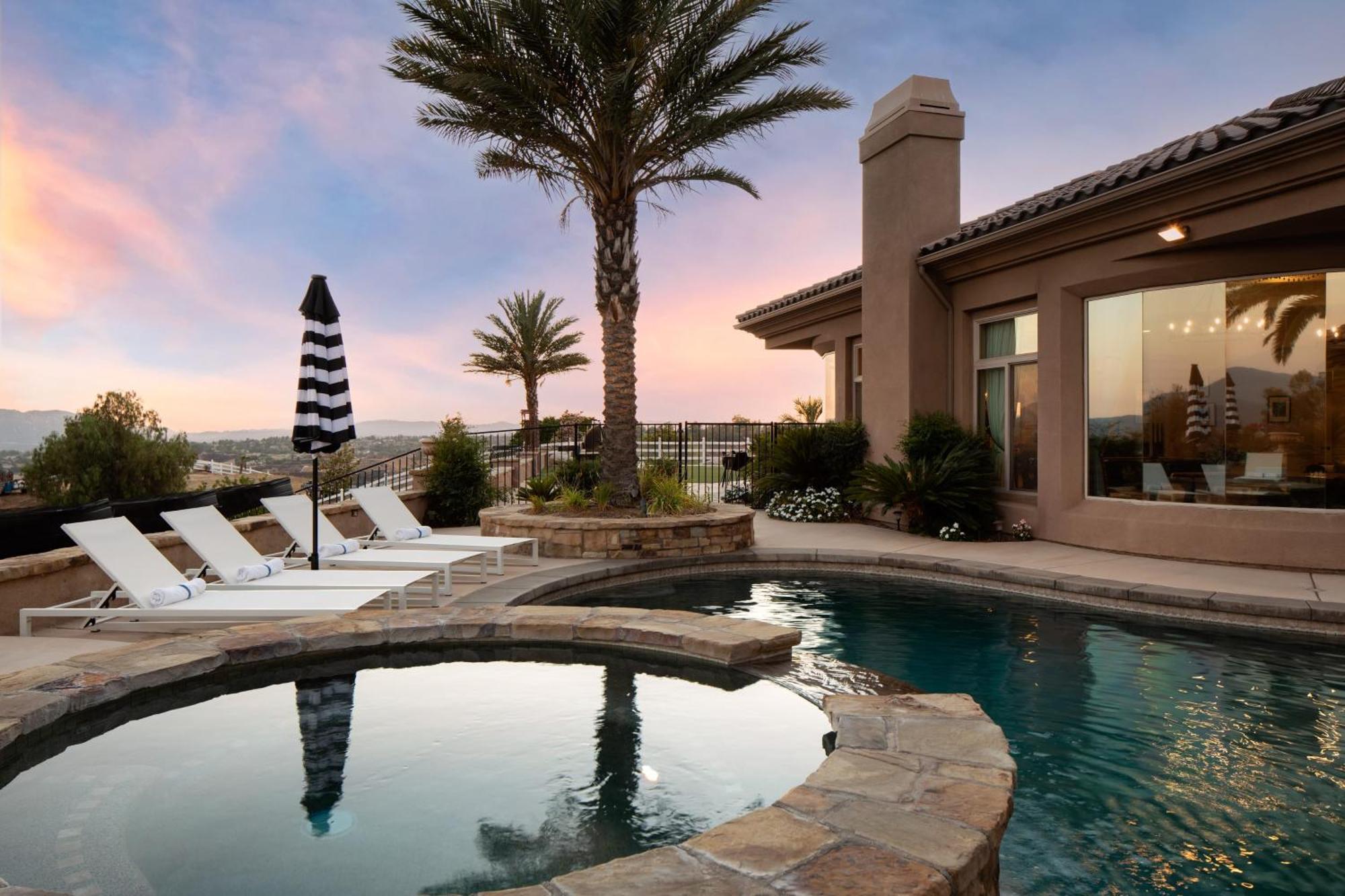 Sangiovese By Avantstay Spectacular Estate W Pool Hot Tub Putting Green تيميكولا، ريفيرسيدي، كاليفورنيا المظهر الخارجي الصورة
