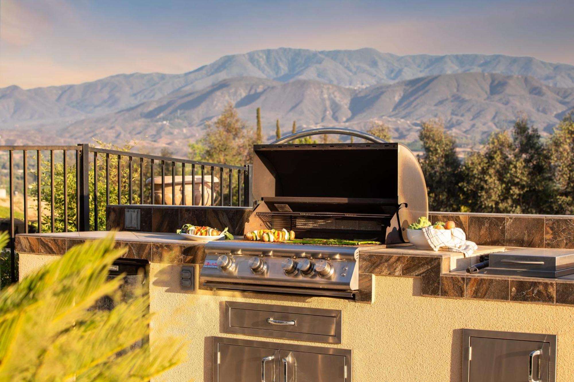 Sangiovese By Avantstay Spectacular Estate W Pool Hot Tub Putting Green تيميكولا، ريفيرسيدي، كاليفورنيا المظهر الخارجي الصورة