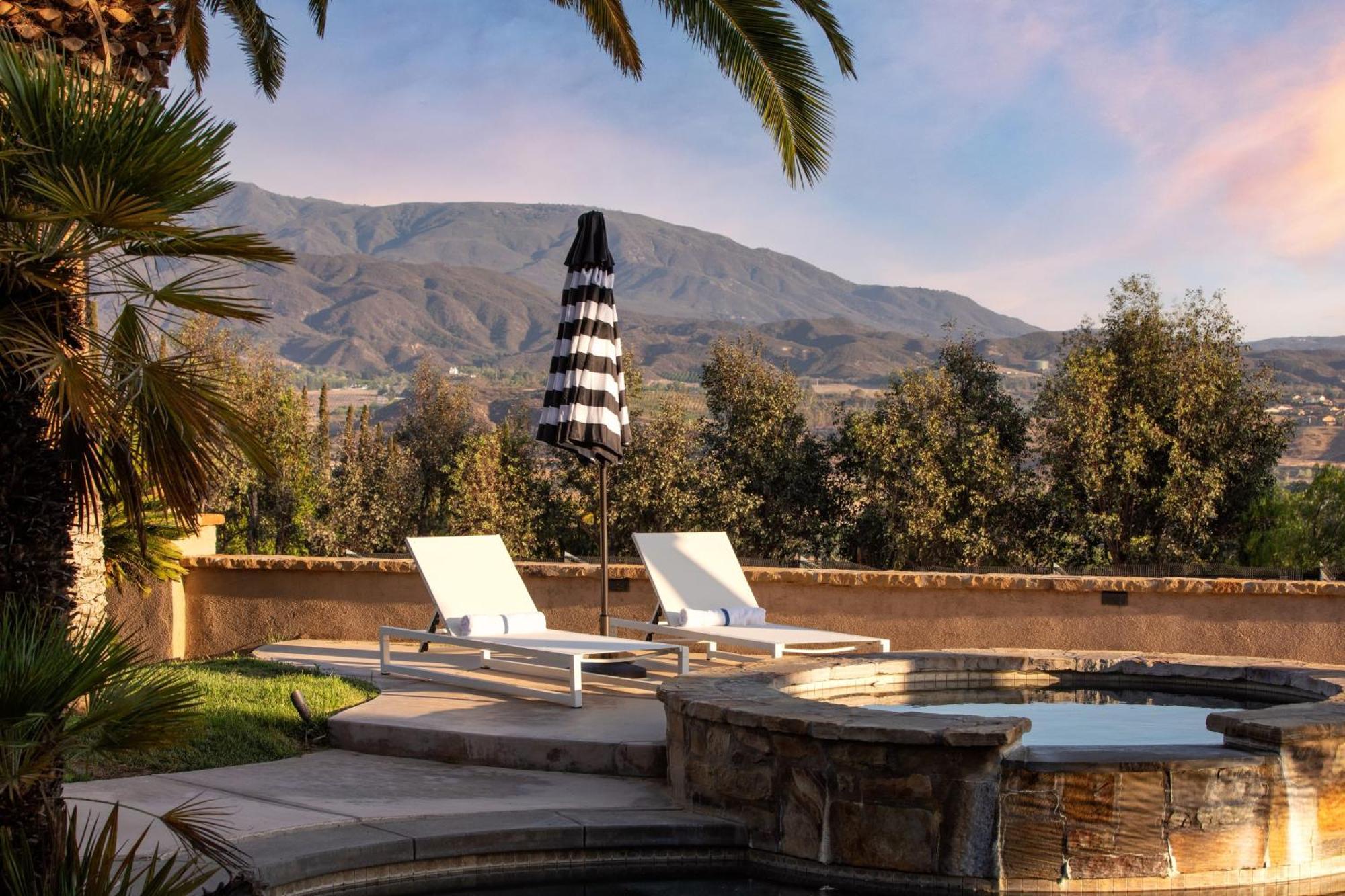 Sangiovese By Avantstay Spectacular Estate W Pool Hot Tub Putting Green تيميكولا، ريفيرسيدي، كاليفورنيا المظهر الخارجي الصورة