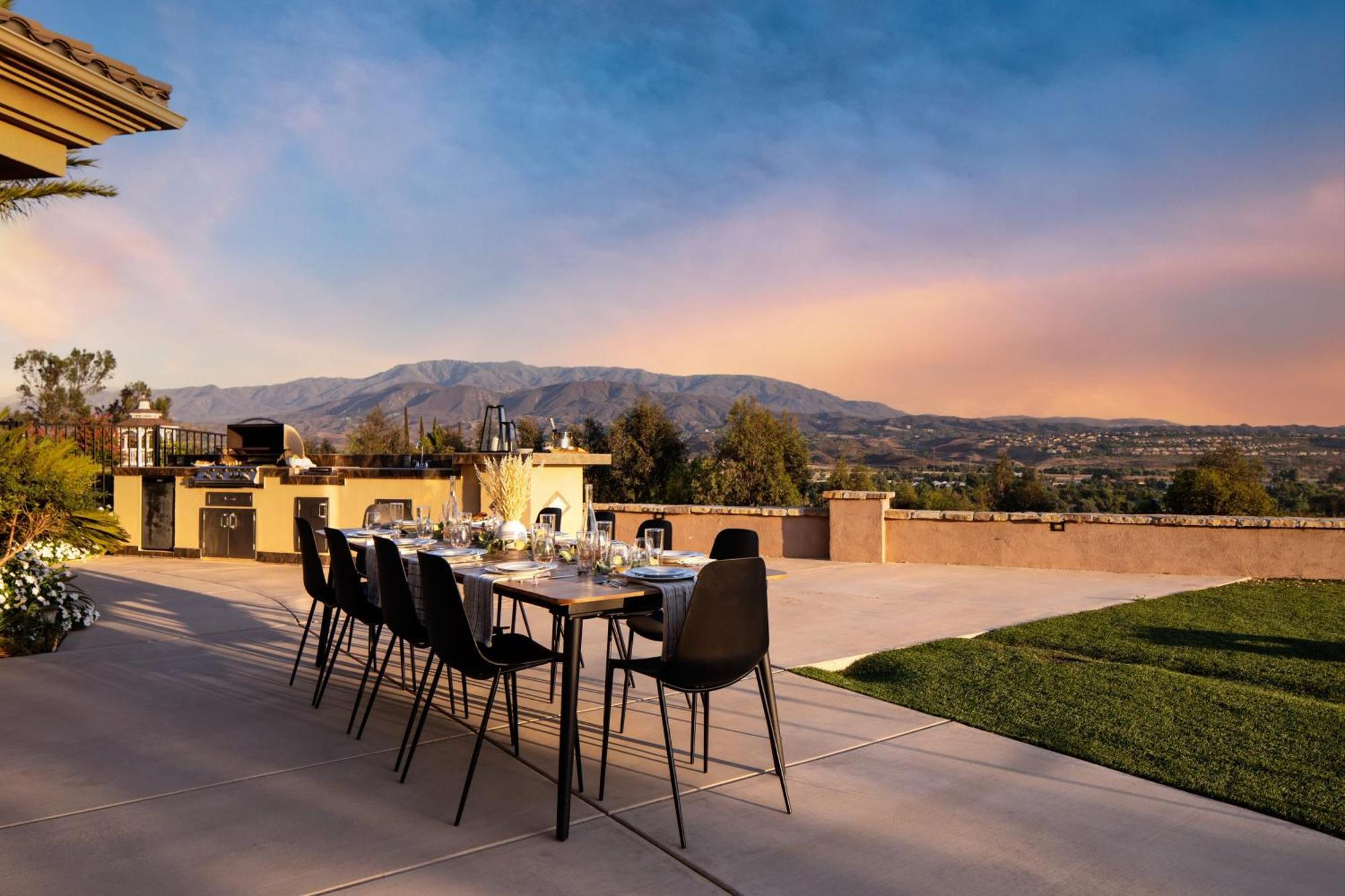 Sangiovese By Avantstay Spectacular Estate W Pool Hot Tub Putting Green تيميكولا، ريفيرسيدي، كاليفورنيا المظهر الخارجي الصورة