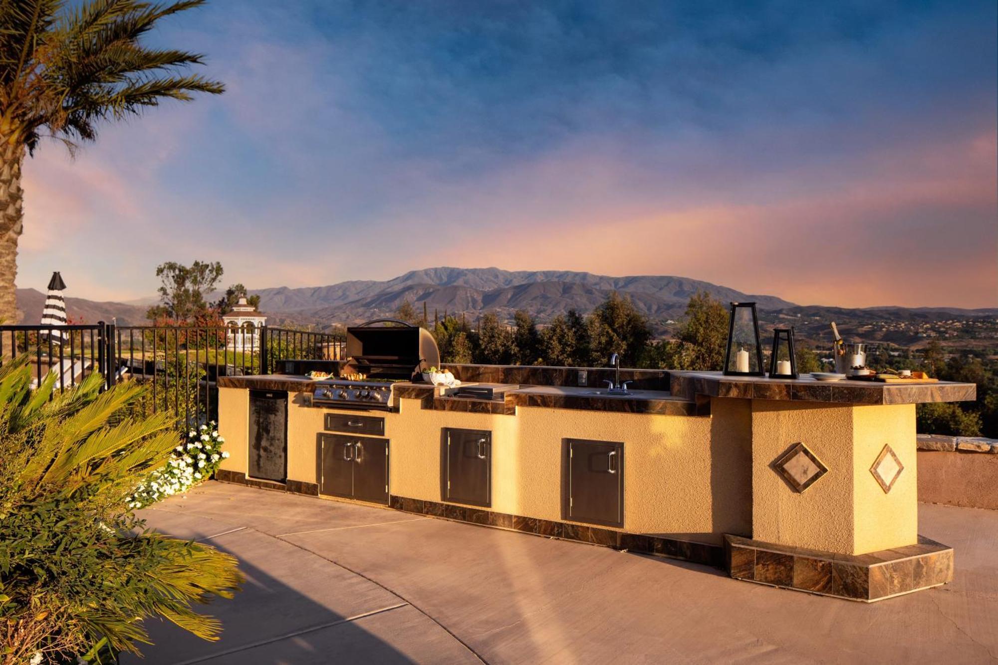Sangiovese By Avantstay Spectacular Estate W Pool Hot Tub Putting Green تيميكولا، ريفيرسيدي، كاليفورنيا المظهر الخارجي الصورة