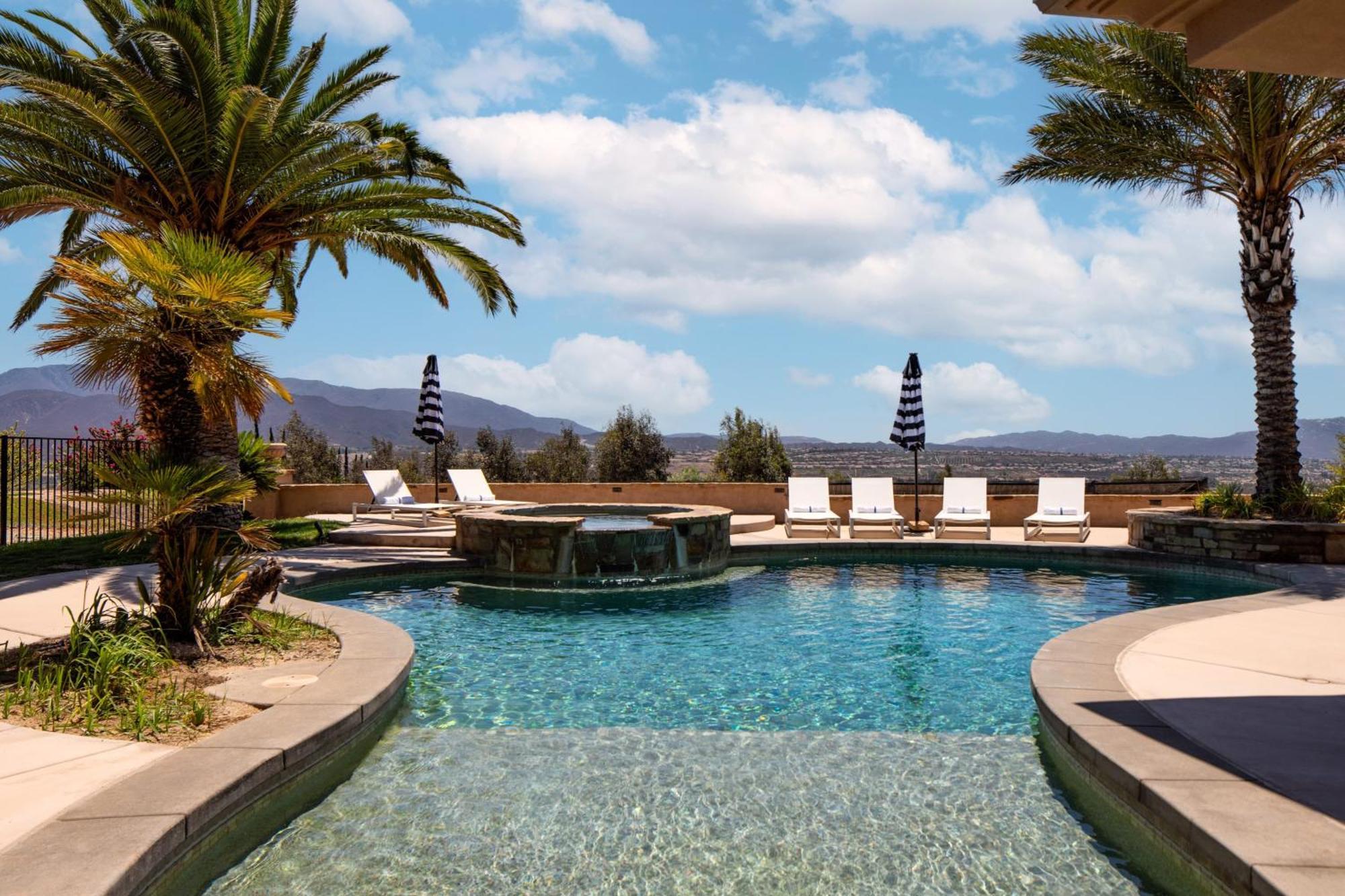 Sangiovese By Avantstay Spectacular Estate W Pool Hot Tub Putting Green تيميكولا، ريفيرسيدي، كاليفورنيا المظهر الخارجي الصورة