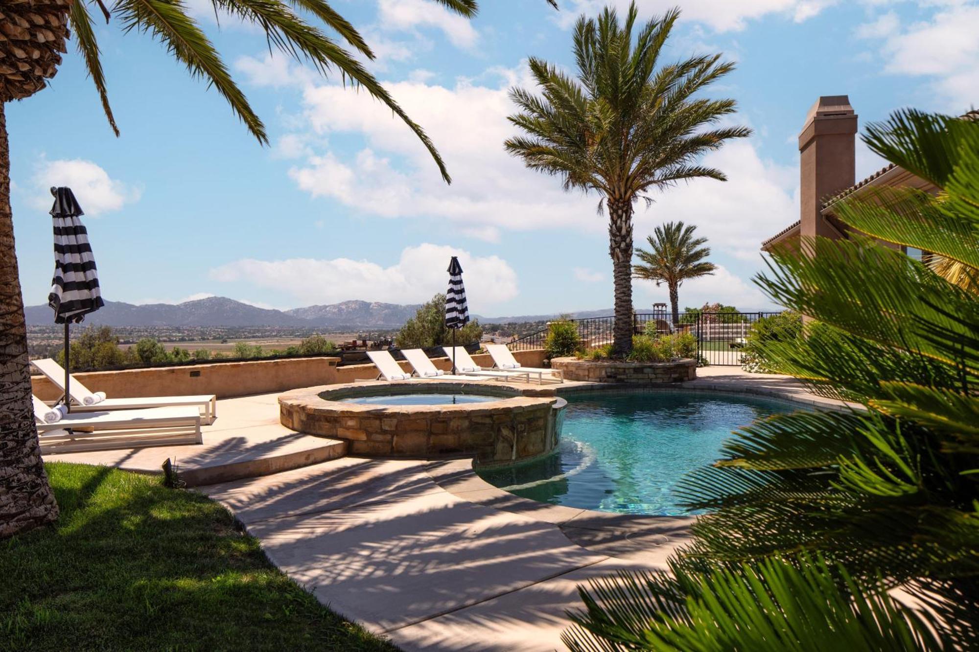 Sangiovese By Avantstay Spectacular Estate W Pool Hot Tub Putting Green تيميكولا، ريفيرسيدي، كاليفورنيا المظهر الخارجي الصورة