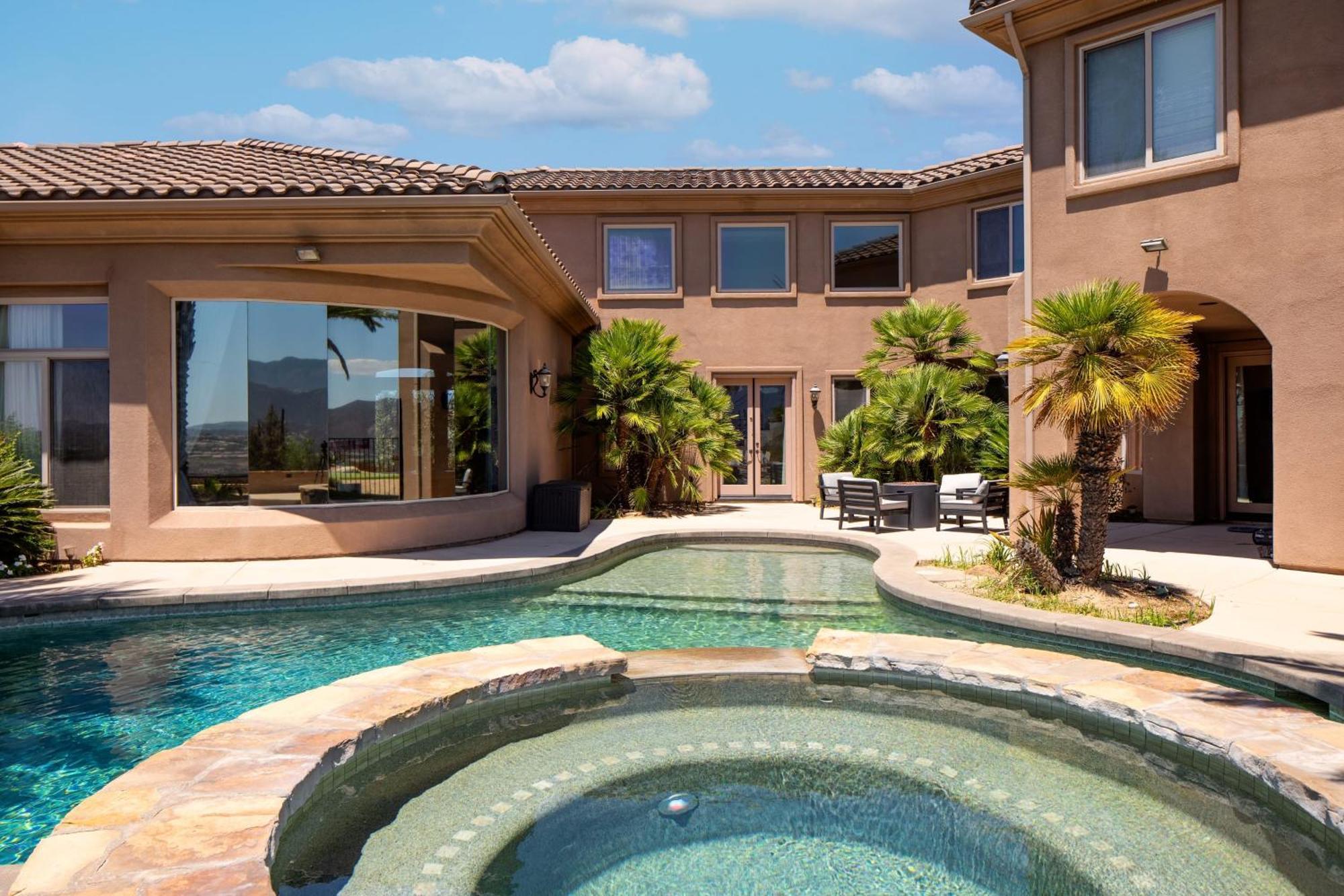 Sangiovese By Avantstay Spectacular Estate W Pool Hot Tub Putting Green تيميكولا، ريفيرسيدي، كاليفورنيا المظهر الخارجي الصورة