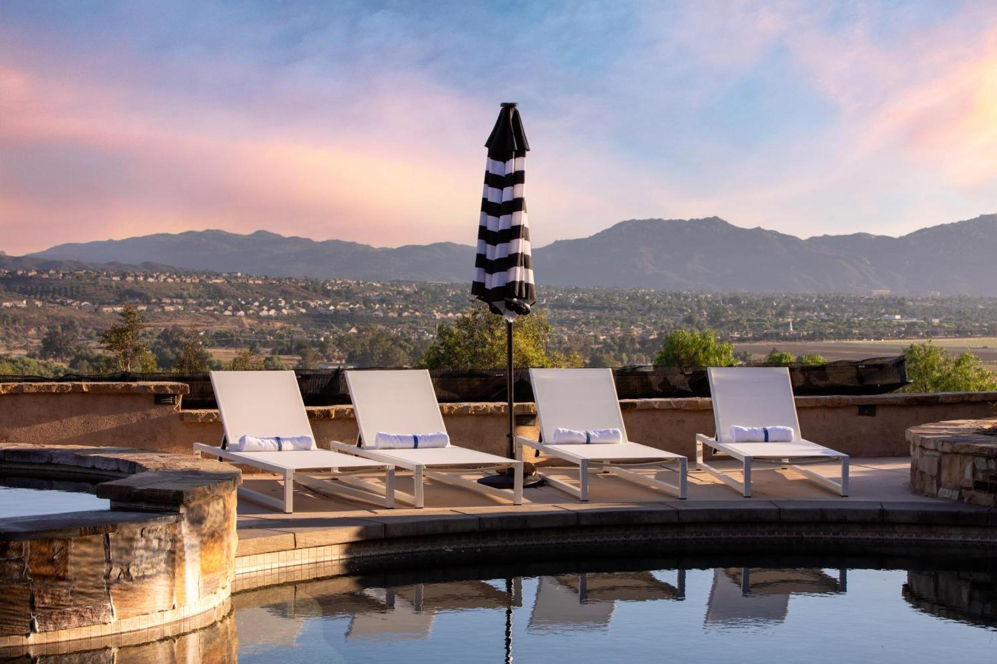 Sangiovese By Avantstay Spectacular Estate W Pool Hot Tub Putting Green تيميكولا، ريفيرسيدي، كاليفورنيا المظهر الخارجي الصورة
