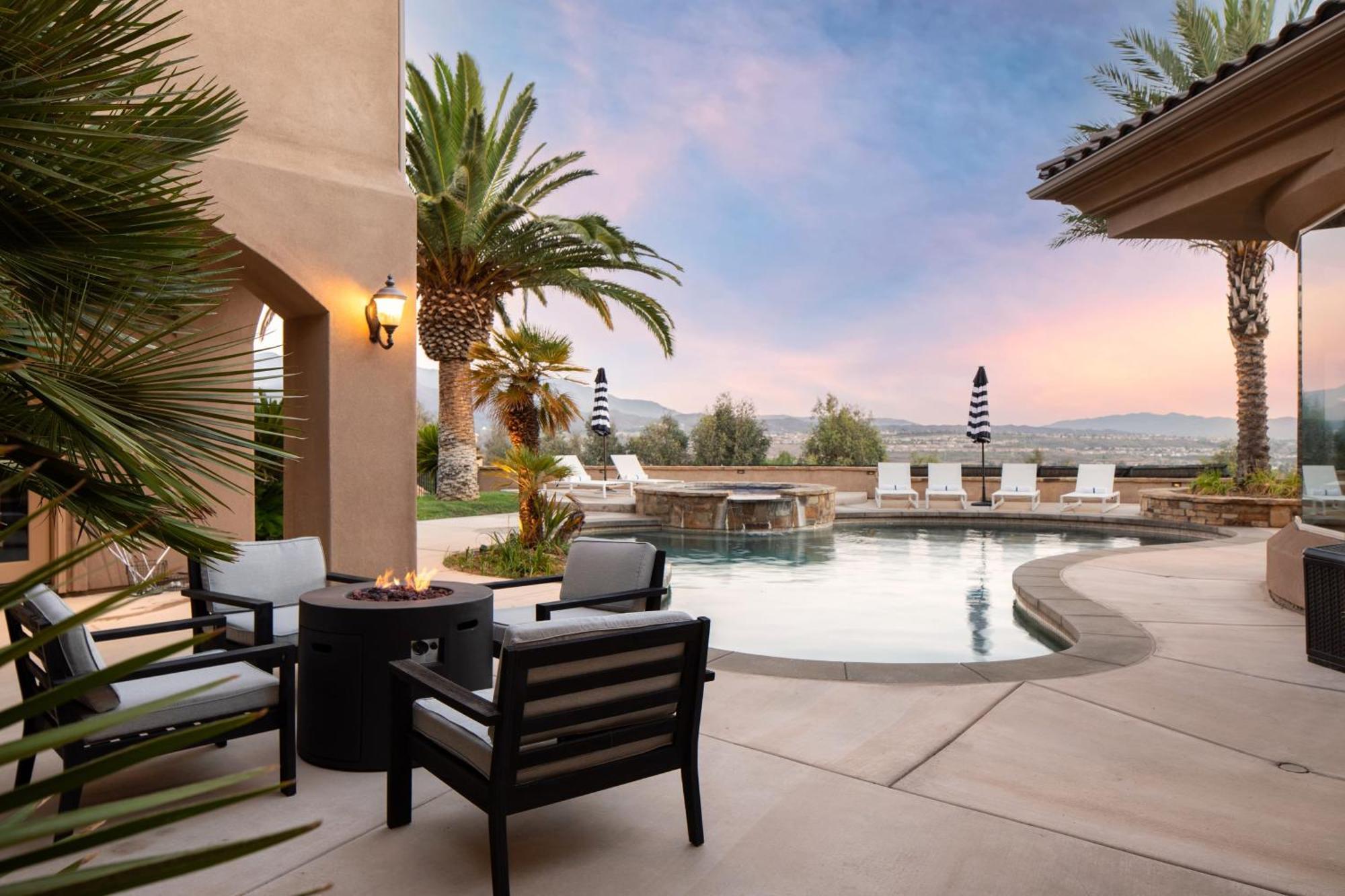 Sangiovese By Avantstay Spectacular Estate W Pool Hot Tub Putting Green تيميكولا، ريفيرسيدي، كاليفورنيا المظهر الخارجي الصورة